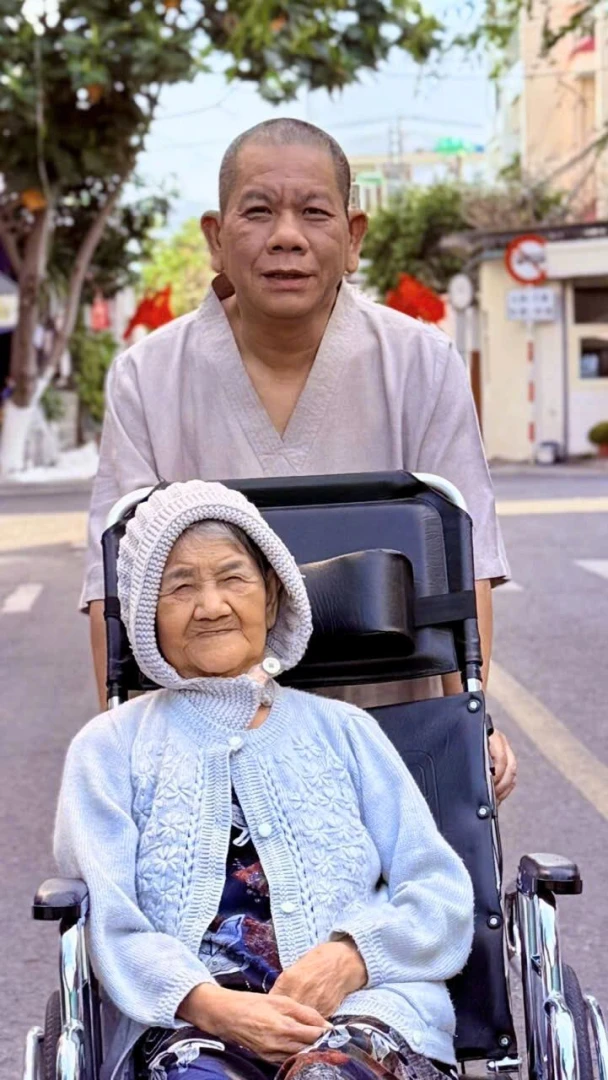 Mẹ Như Vầng Sáng Bất Tận!